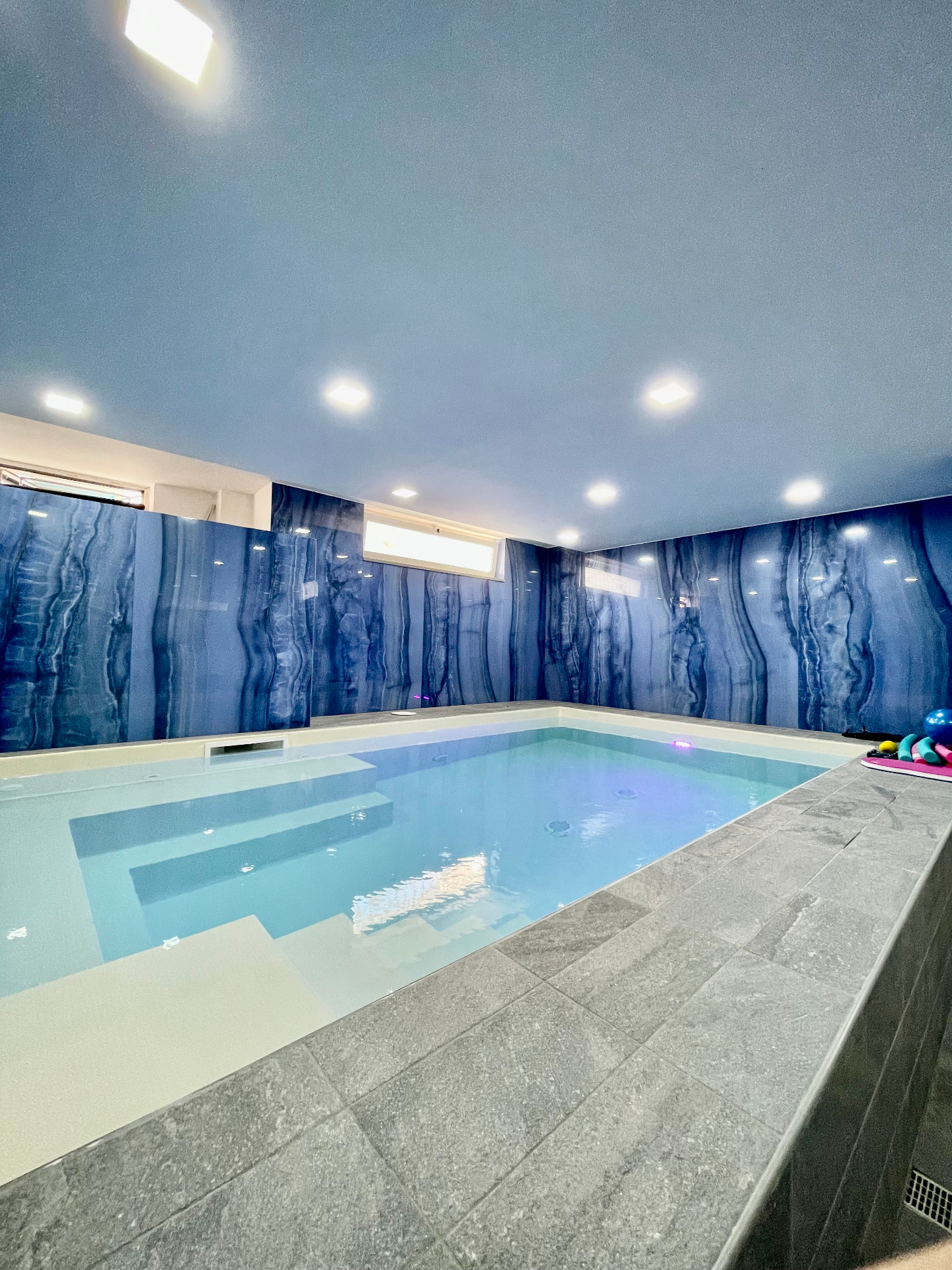 Piscina riabilitativa interna a 34 gradi